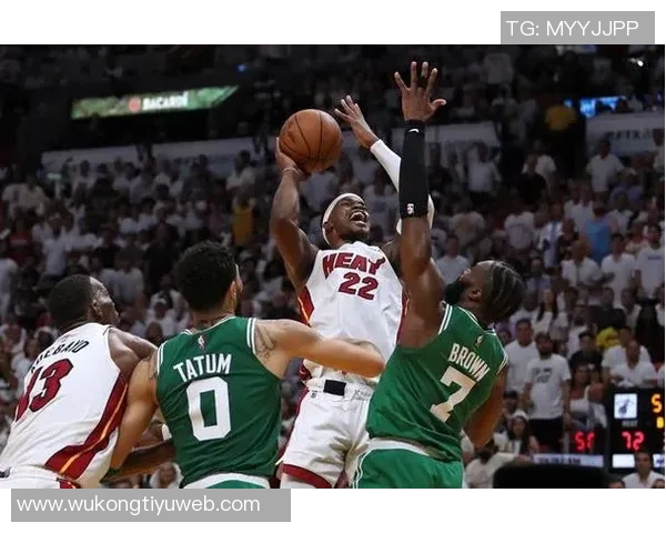 巴特勒表现抢眼18投7中斩获23分11篮板其中7个前场板助力球队胜利